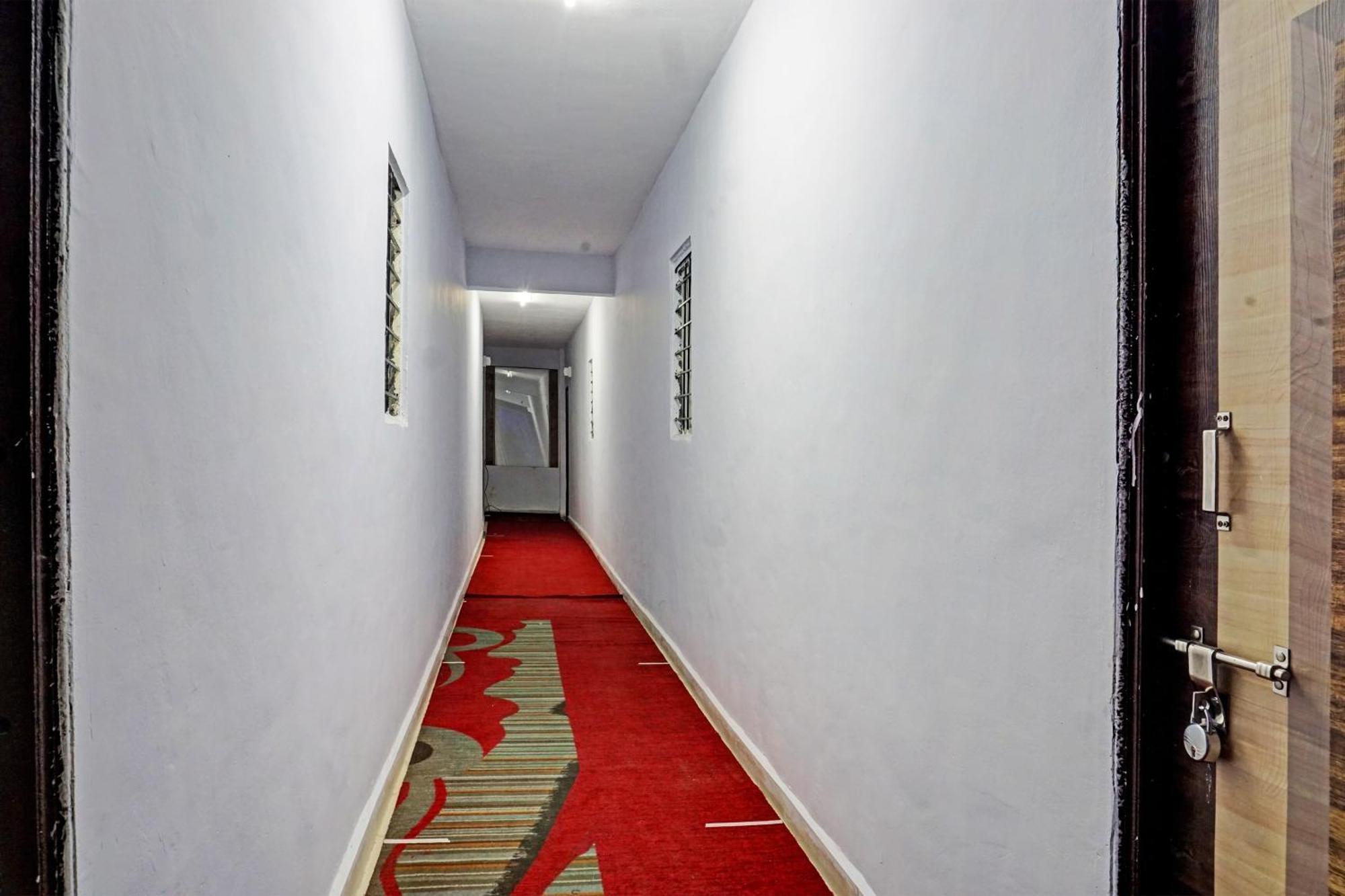 Oyo 820503 Lotus Lodge And Guest House Kharakvasla Экстерьер фото