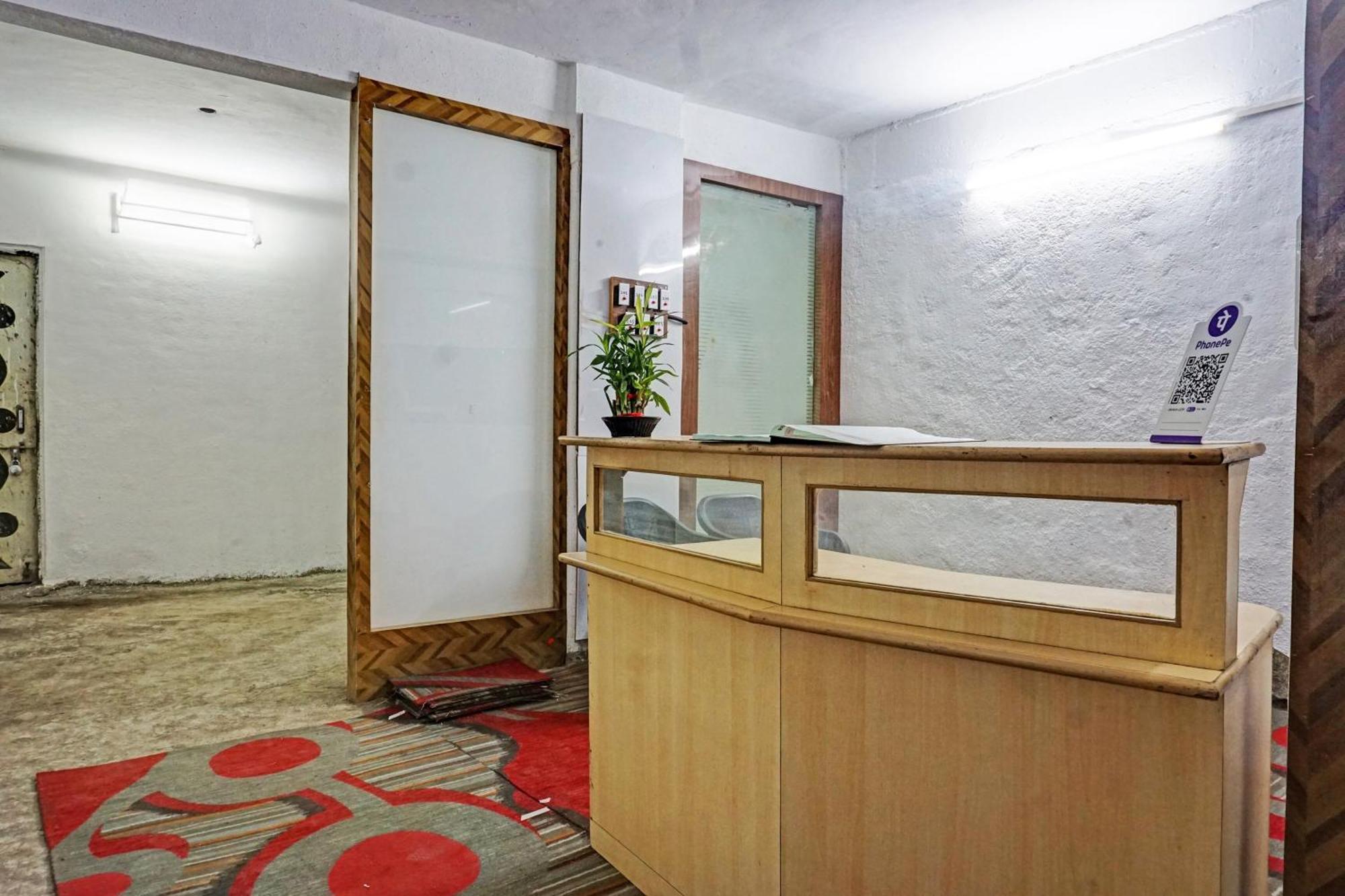Oyo 820503 Lotus Lodge And Guest House Kharakvasla Экстерьер фото