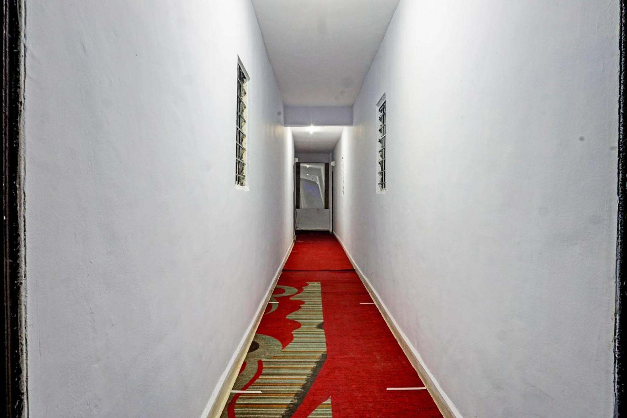 Oyo 820503 Lotus Lodge And Guest House Kharakvasla Экстерьер фото